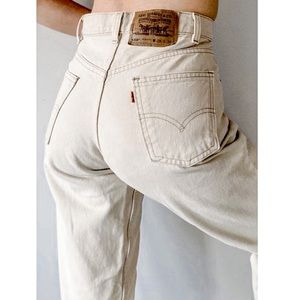 cream levi jeans